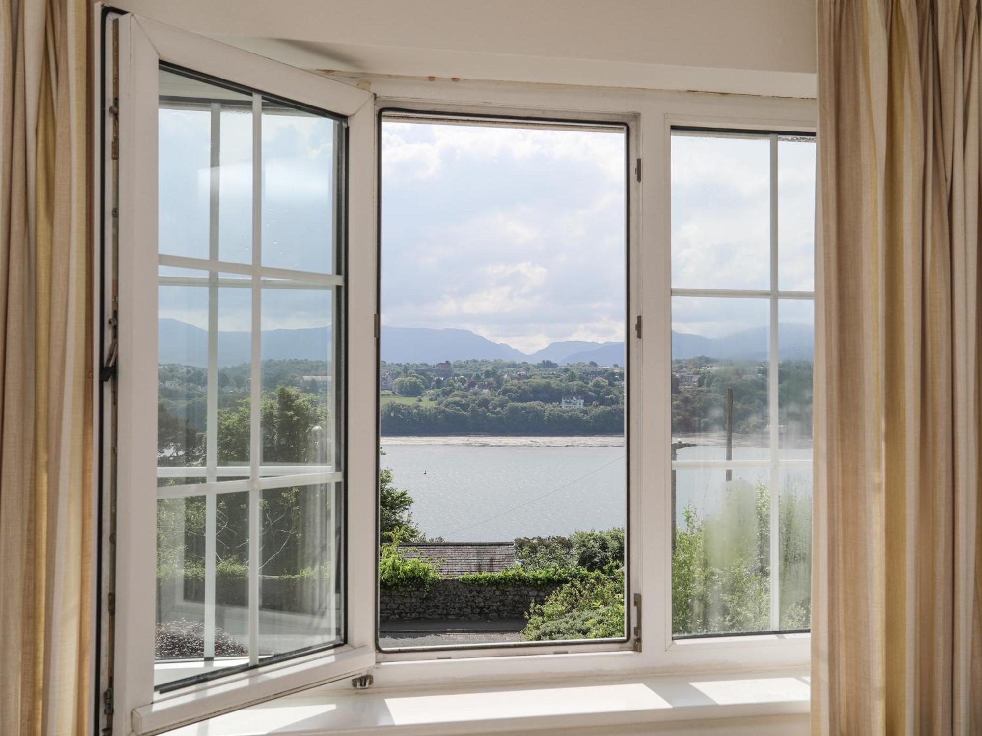 Sea View Cottage Menai Bridge Exterior photo